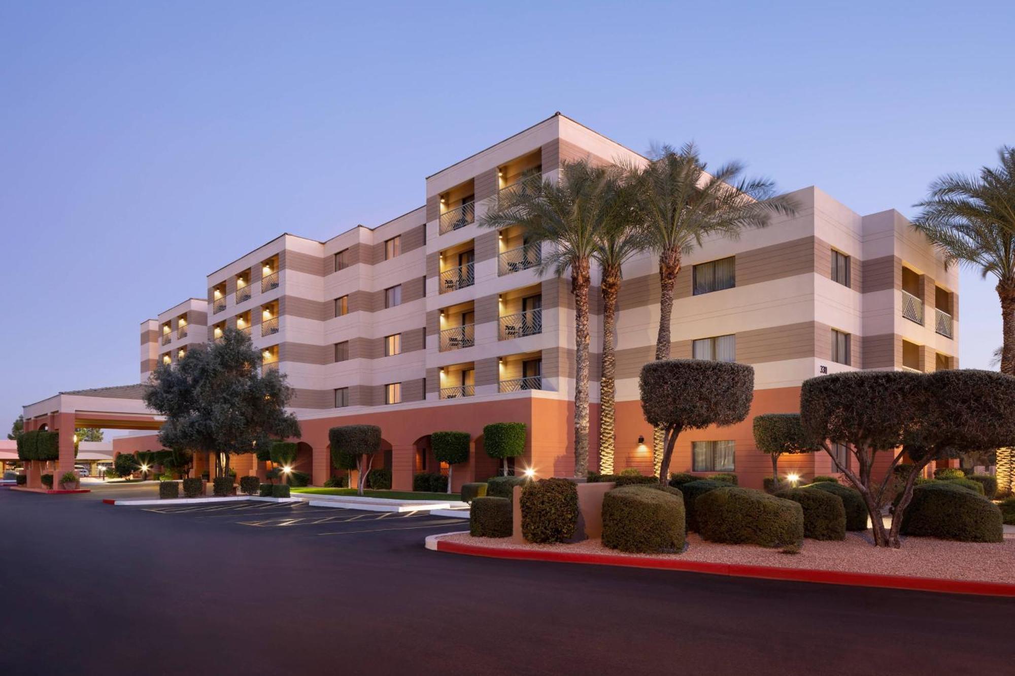 Courtyard By Marriott Scottsdale Old Town Hotel Exterior photo
